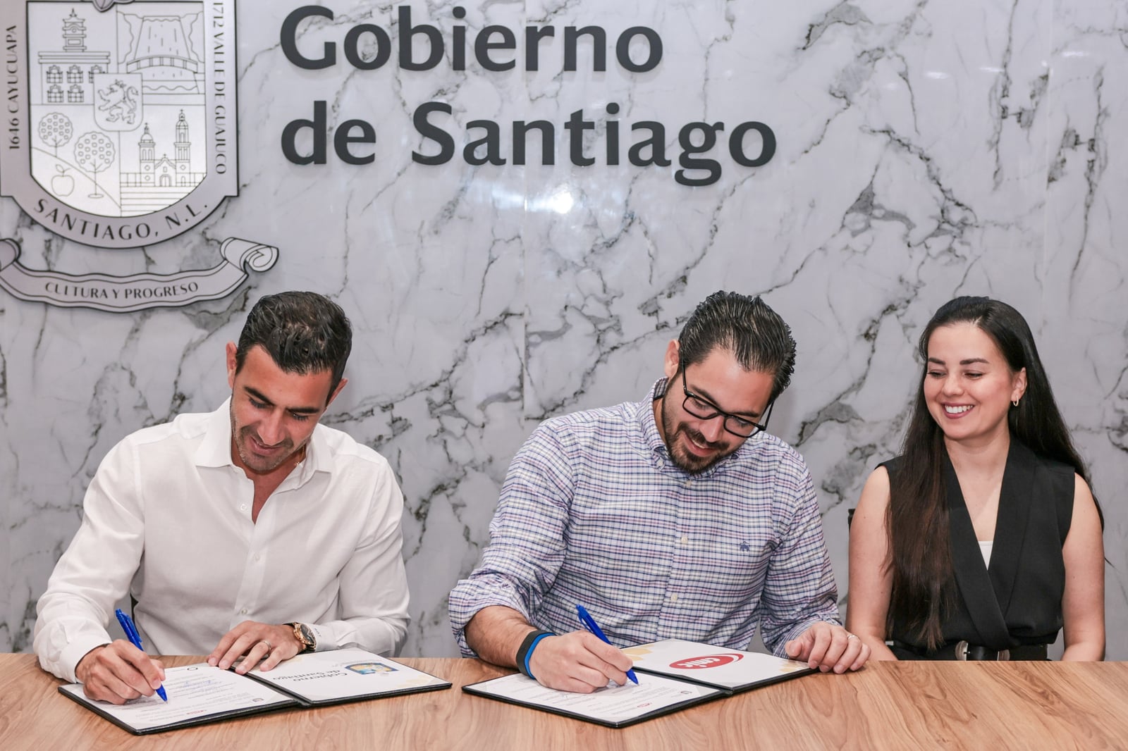 Firman David de la Peña y CMIC convenios de colaboración en materia de capacitación, desarrollo social y anticorrupción.