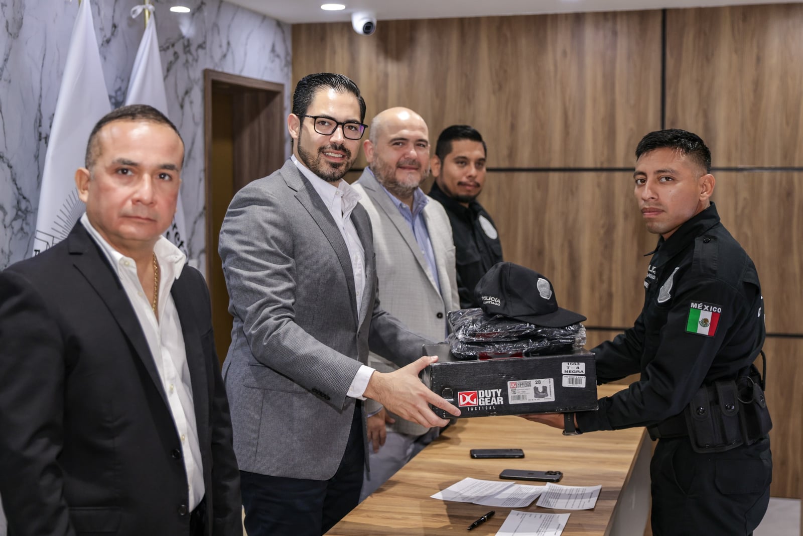 Incorpora David de la Peña a 12 nuevos elementos a la corporación policial de Santiago