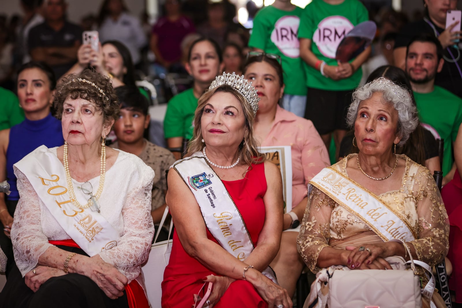 Coronan David de la Peña y Olga Amalia Villalón a Magda Guerra como nueva reina del adulto mayor 2025