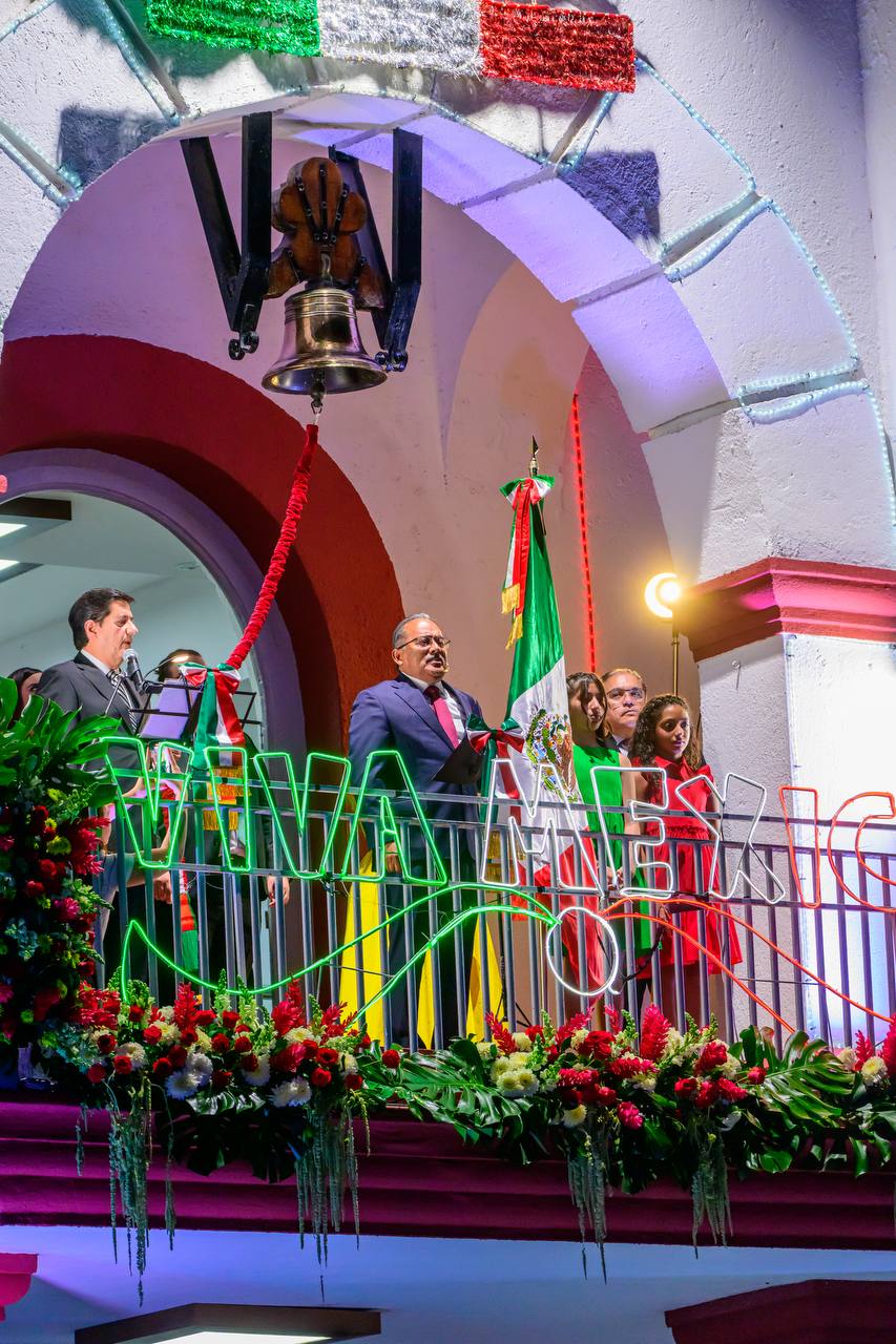 Vibra Escobedo al ritmo norteño y al grito de ¡Viva México!