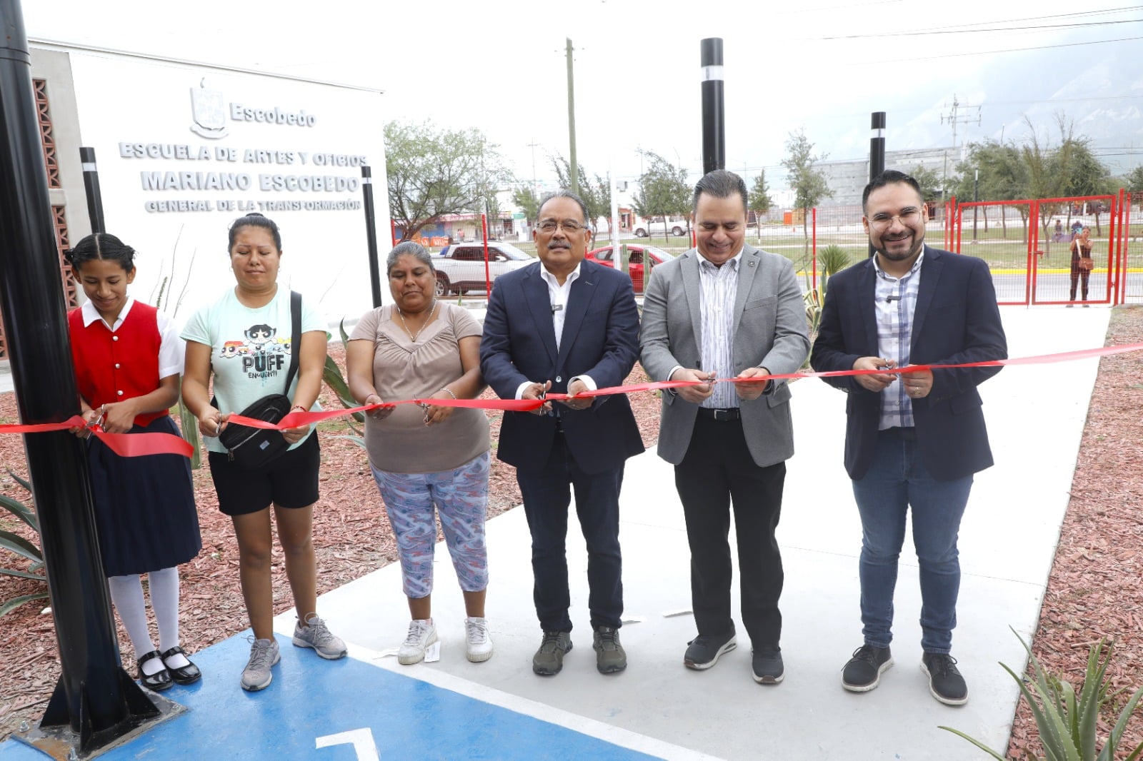 Da Escobedo paso histórico en educación, inaugura escuela de artes y oficios