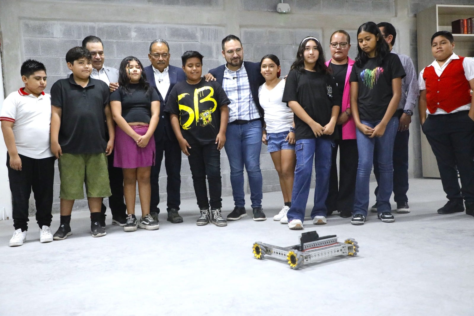 Da Escobedo paso histórico en educación, inaugura escuela de artes y oficios