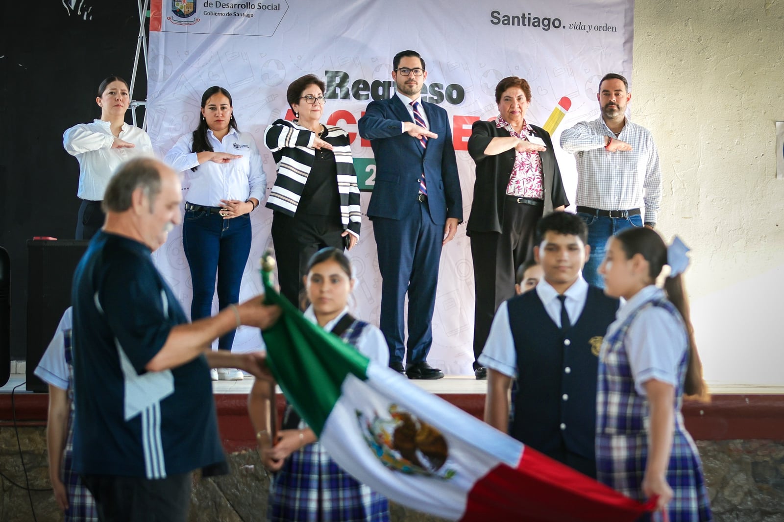 Destaca David de la Peña regreso seguro a clases en Santiago con el arranque de más de 108 planteles educativos.