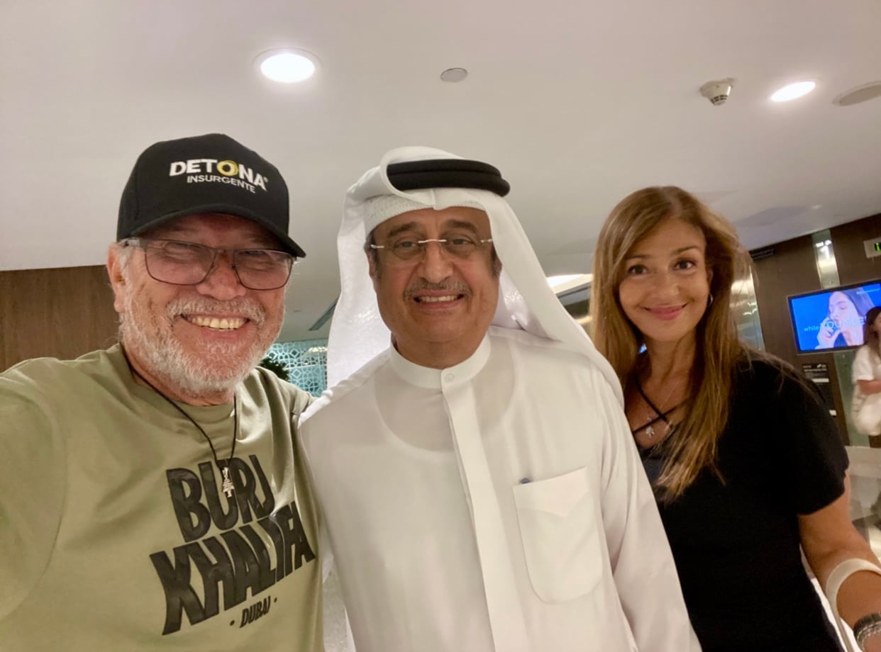Grupo DETONA® anda en Dubái; aquí, con Jammal Bin Theniyah, socio principal de EMAAR, empresa propietaria de la torre más alta del mundo: Burj Khalifa; de Emirates Airlines y muchas otras corporaciones globales con sede en los Emiratos Árabes Unidos.