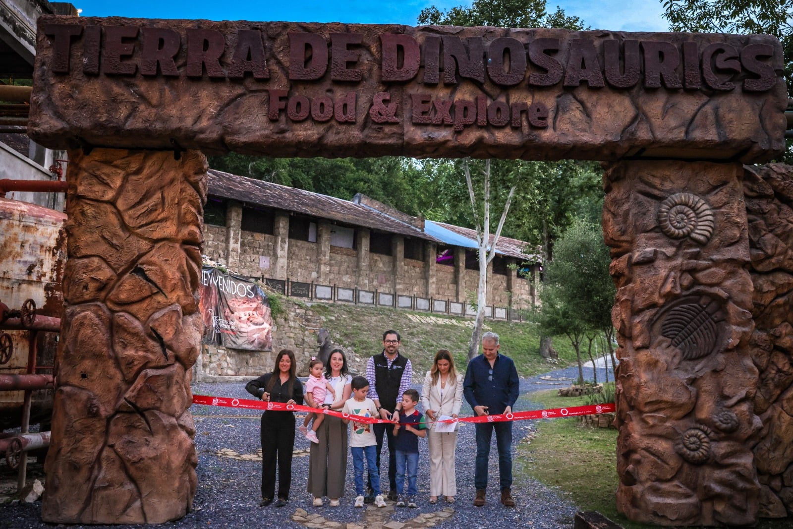Encabeza David de la Peña inauguración de “Santiago tierra de dinosaurios”, museo de gran formato