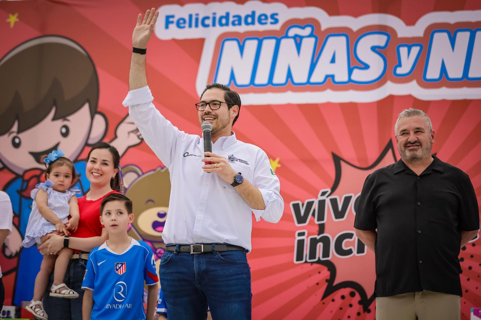 Realiza David de la Peña mega festejo para miles de niñas y niños Santiaguenses