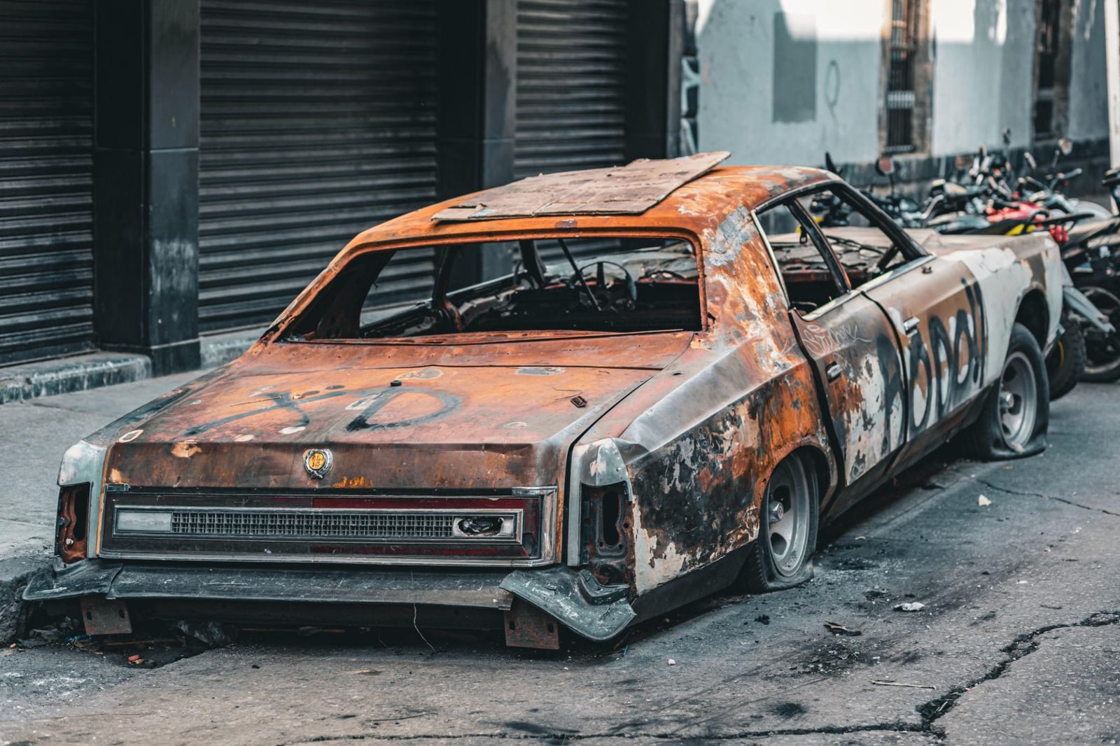 El automóvil revivió. Lo demás sigue pendiente.