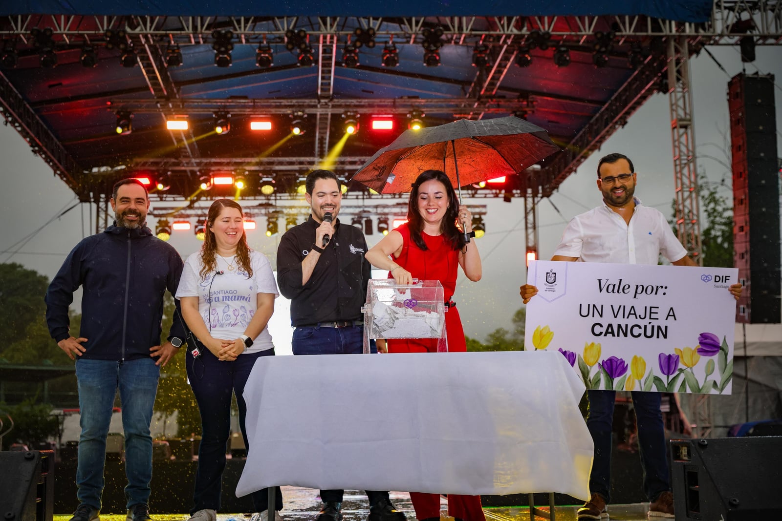 David de la Peña reconoce y celebra en grande a las mamás Santiaguenses