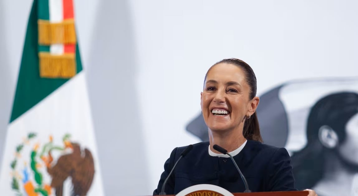 Presume Sheinbaum aumento salarial y bases a maestros
