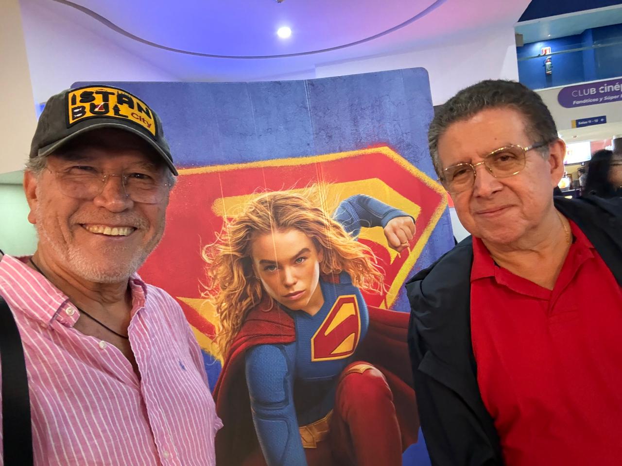 Justo Elorduy con el director de Grupo DETONA® en la premier nacional de Supergirl.