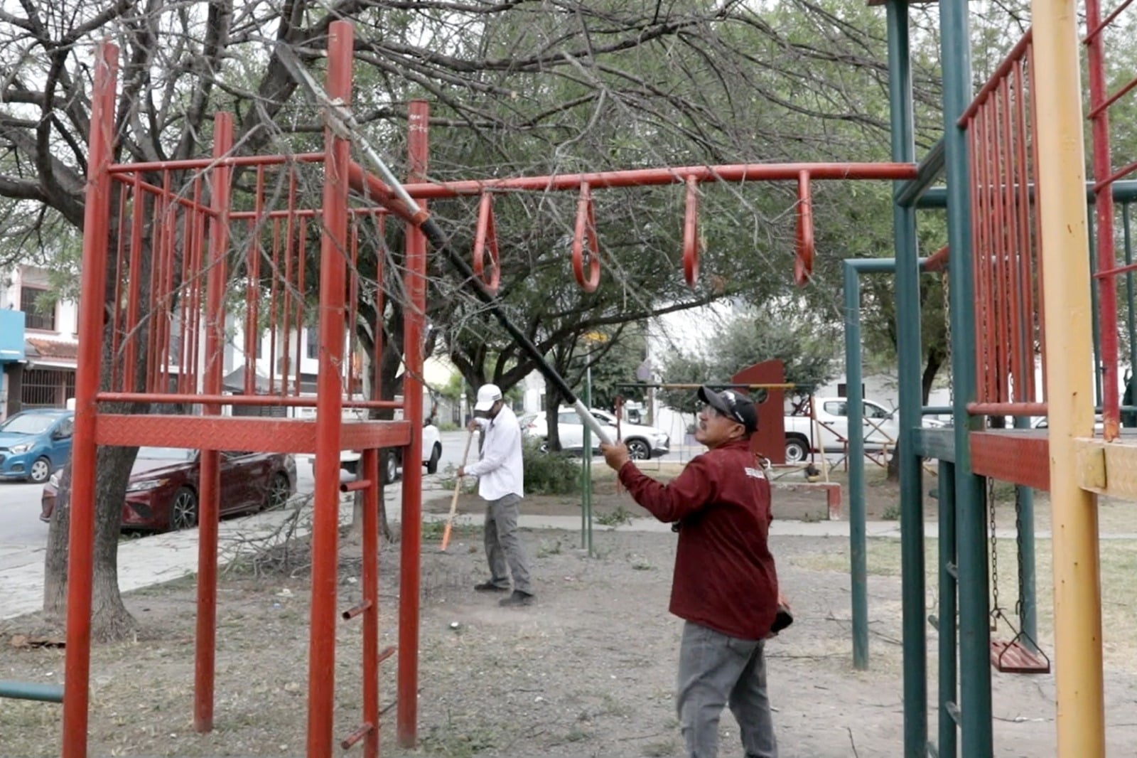 Jóvenes y autoridades hacen sinergia para transformar plazas de Escobedo