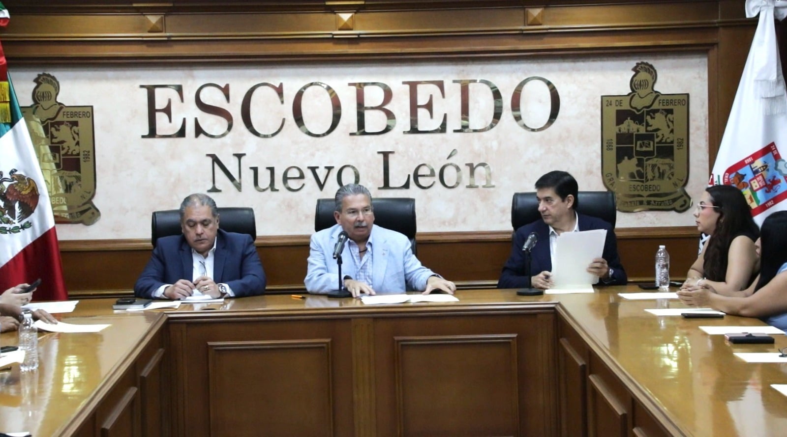 Cabildo autoriza licencia para Andrés Mijes