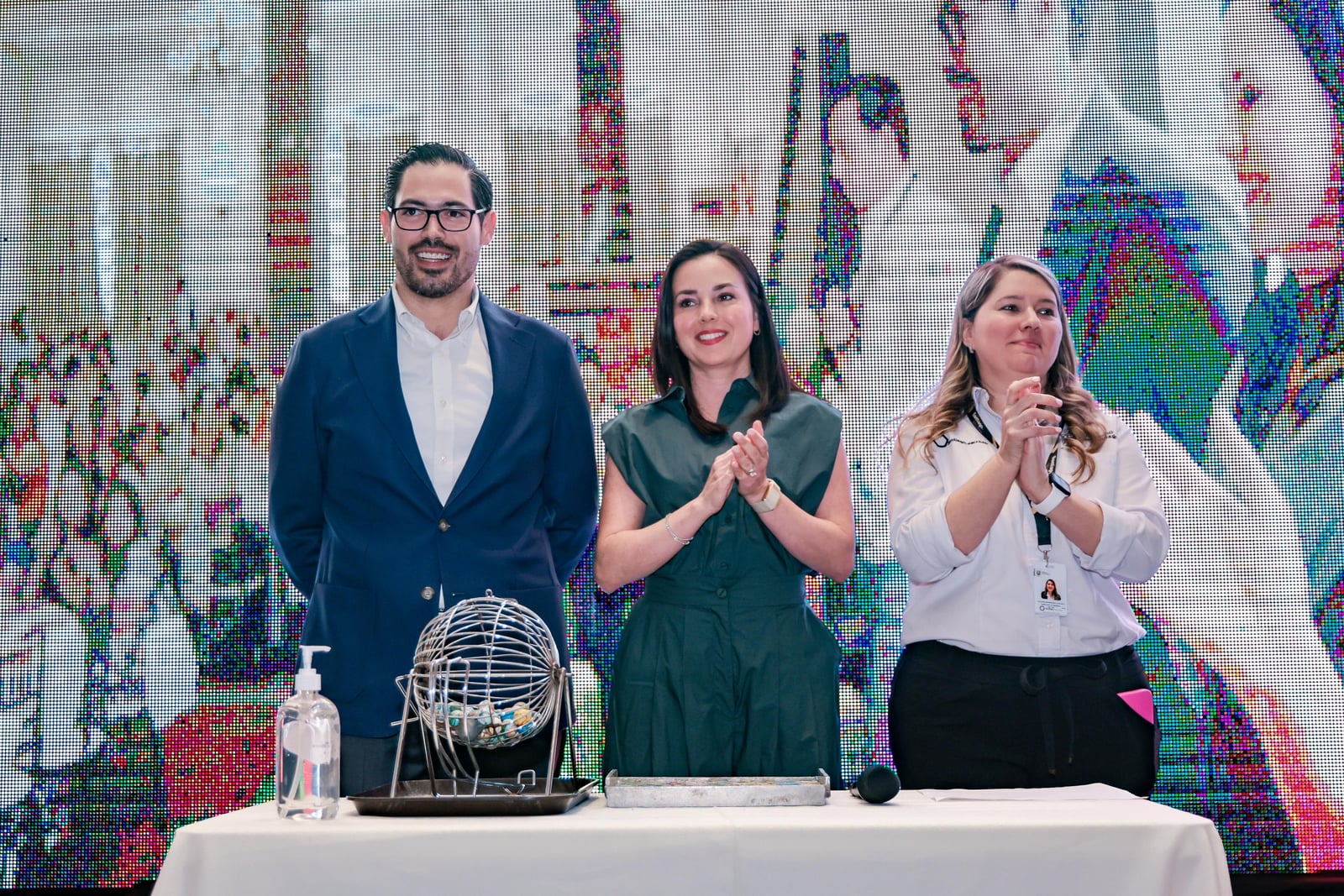 Encabezan David de la Peña y su esposa Olga Amalia la gran lotería DIF; destinarán fondos a una nueva cámara multisensorial de alta gama