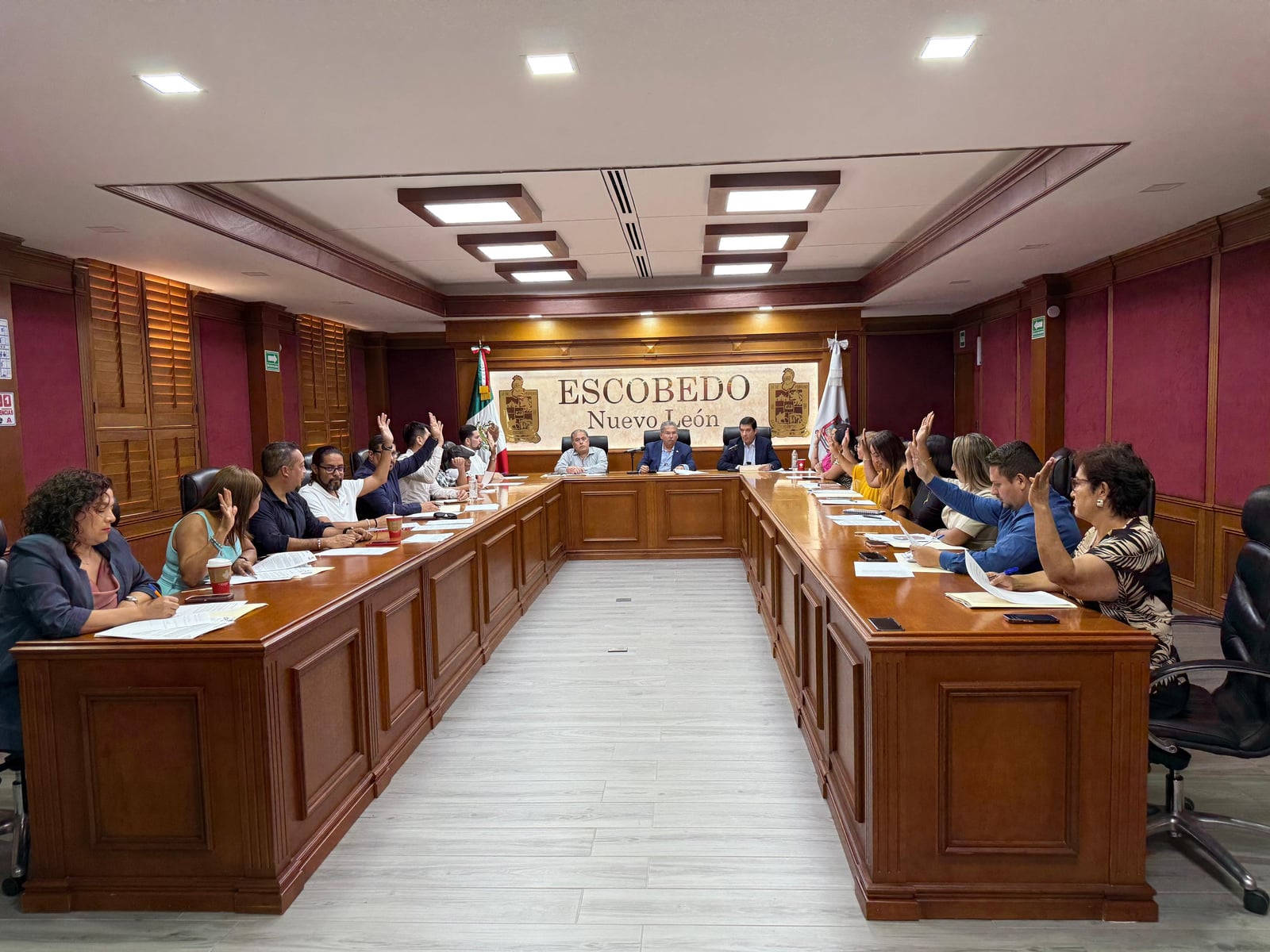 Otorgan licencia por 30 días a Andrés Mijes