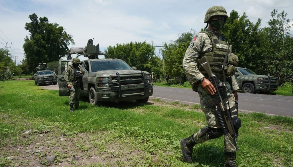 Despliegue de tropas e instalación de bases de operaciones de las Fuerzas Armadas en la zona aguacatera de Michoacán.
