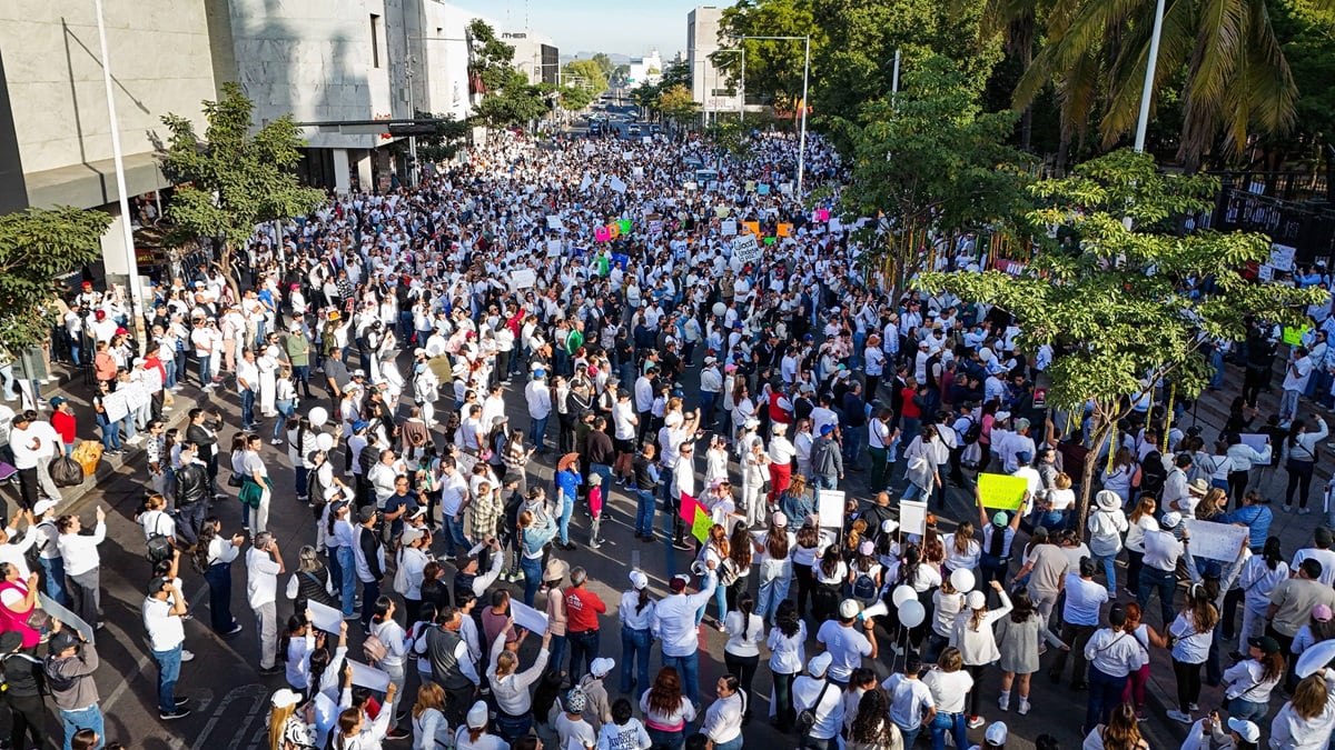 La marcha más grande en la historia de Sinaloa se registró ayer en Culiacán