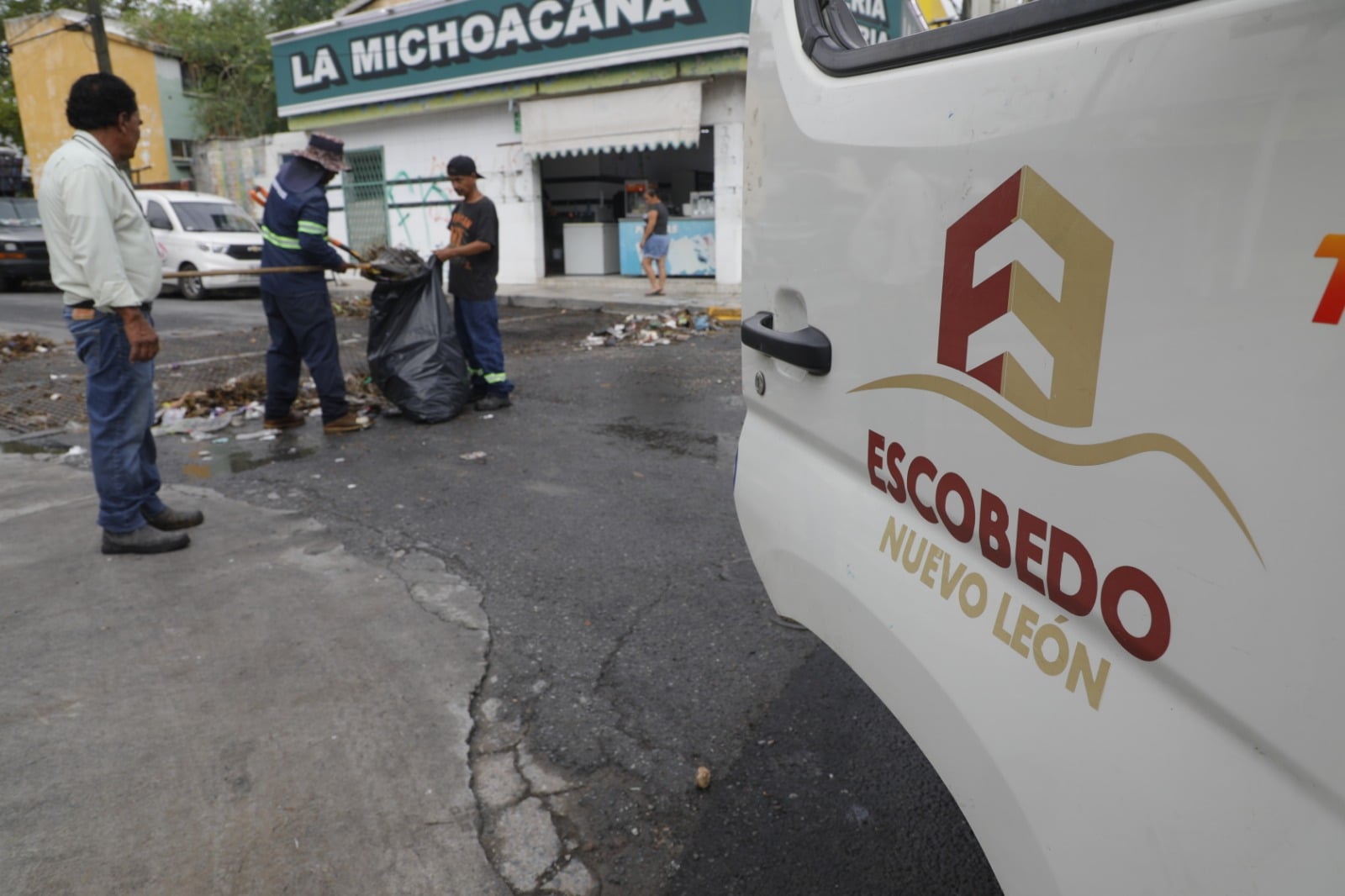 Activa Escobedo operativo de limpieza tras lluvias